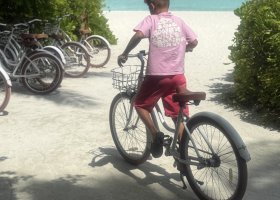 ext_maledivy-s-detmi-tri-resorty-tri-podoby-maledivskeho-raje-001.jpg