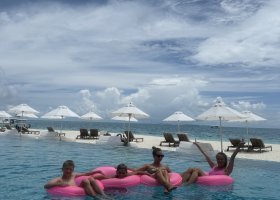 ext_maledivy-s-detmi-tri-resorty-tri-podoby-maledivskeho-raje-017.jpg