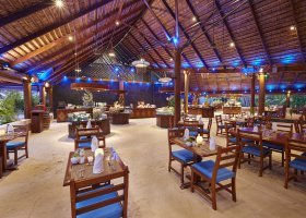 maledivy-hotel-kuredu-island-resort-spa-011.jpg
