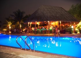 maledivy-hotel-kuredu-island-resort-spa-012.jpg