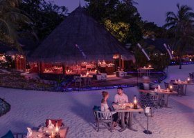maledivy-hotel-kuredu-island-resort-spa-014.jpg