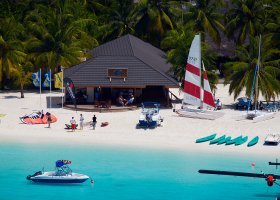 maledivy-hotel-kuredu-island-resort-spa-037.jpg