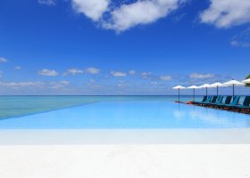 maledivy-hotel-summer-island-village-003.jpg