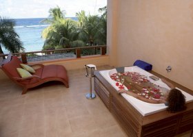 seychely-hotel-double-tree-by-hilton-allamanda-010.jpg