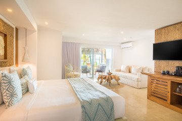 Beachfront & Ocean Suites (45–54 m²)