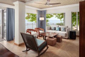 Peninsula Balcony Suite (100 m²)