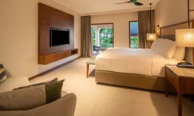 Beachfront Family Suite