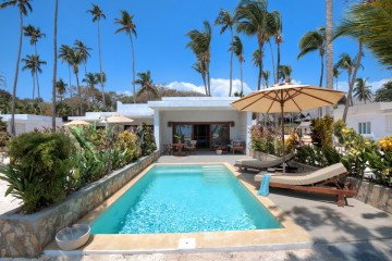 Sea Front Beach Villa with private pool